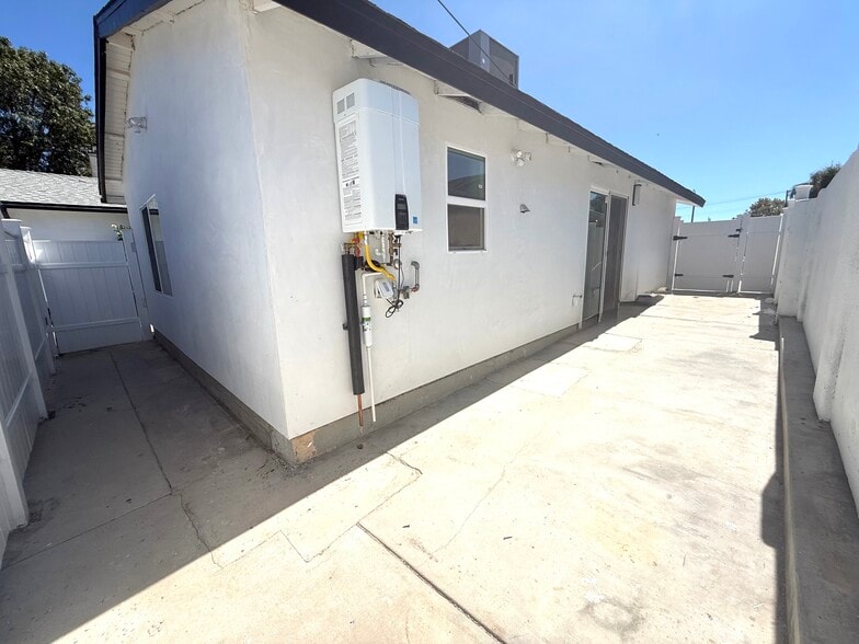 Building Photo - 24101 Victory Blvd