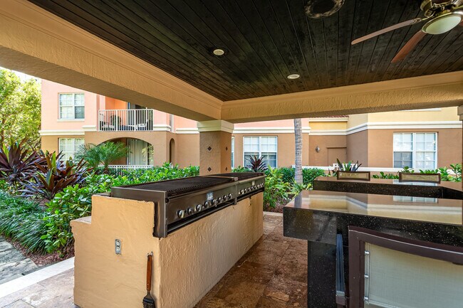 Building Photo - 19601 E Country Club Dr