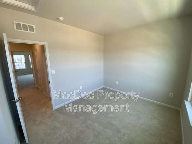 Building Photo - 1018 Trestle Dr