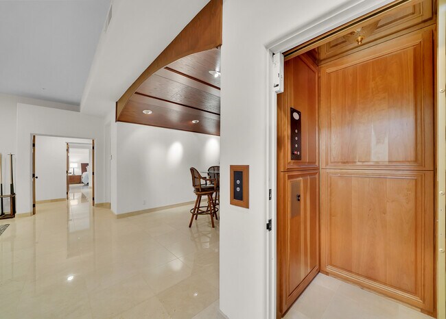 Building Photo - 30 Ritz Cove Dr