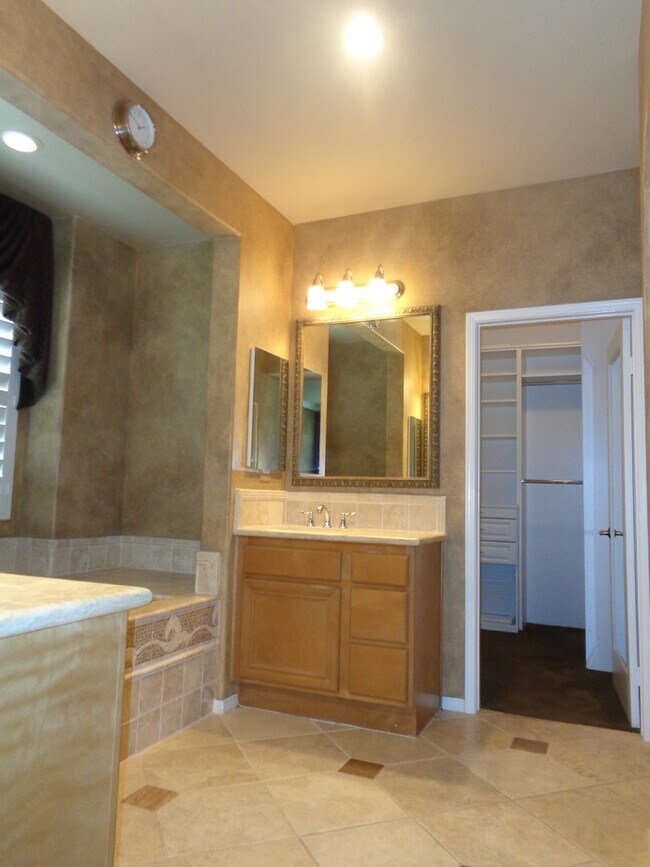 Building Photo - Custom executive home in gated community 1...