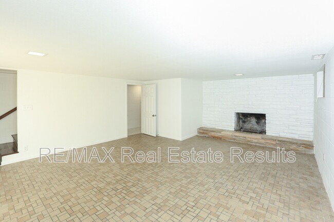 Building Photo - 1741 E 1st Ave