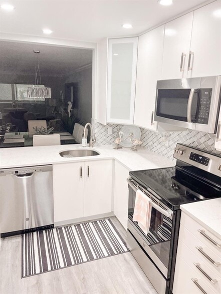 Building Photo - 5155 E Sabal Palm Blvd