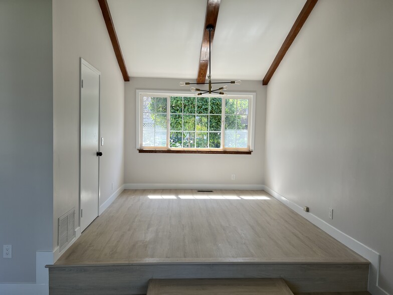 Building Photo - 322 Avenida Nogales