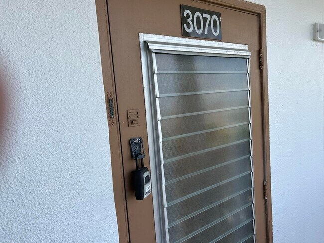 Building Photo - 3070 Cornwall E