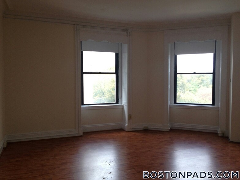 Building Photo - 62 Boylston St