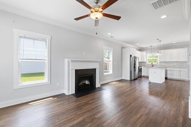 Building Photo - 318 Holbrook Ln