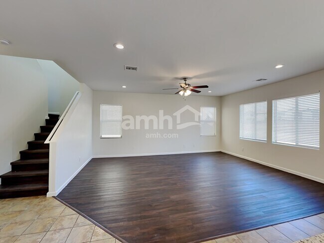 Building Photo - 784 N Highlands Grove Ln