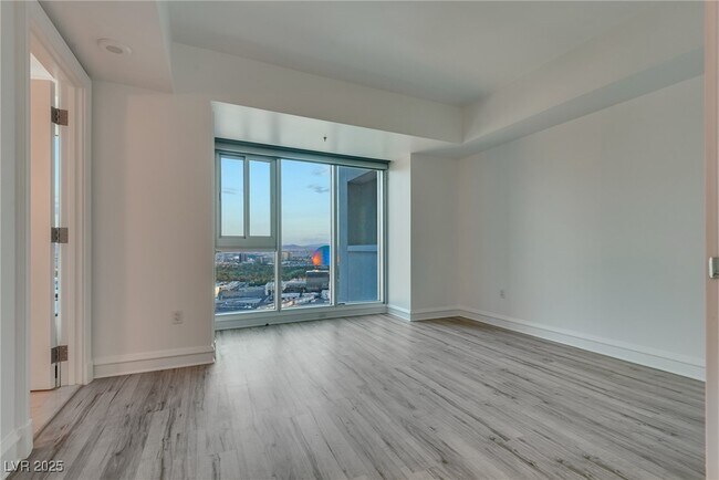 Building Photo - 2700 S Las Vegas Blvd