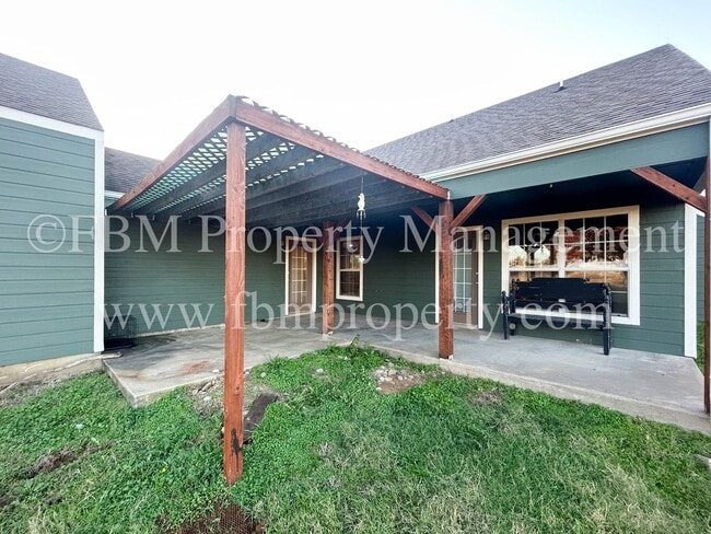 Building Photo - 1170 Lumkins Rd