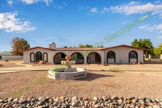 Building Photo - Beautiful Gilbert Home with Pool — Convenient Location & Modern Upgrades!