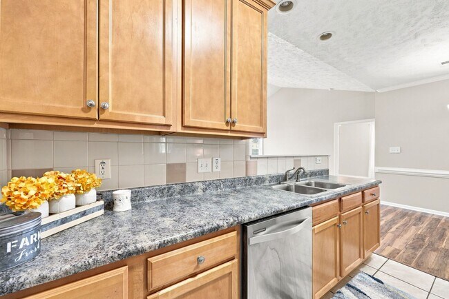 Building Photo - 1320 Kershaw Loop
