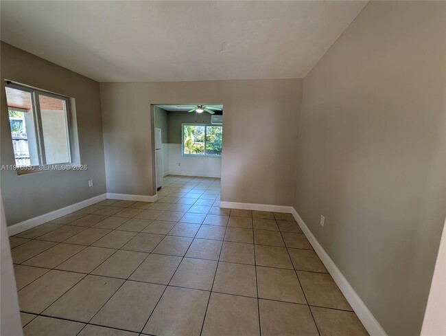 Building Photo - 1029 SW 22nd St