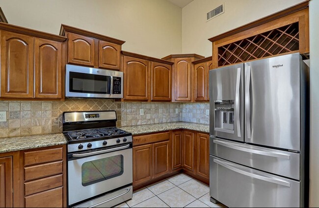 Building Photo - Beautiful Home in Sonoma Ranch with Amazin...