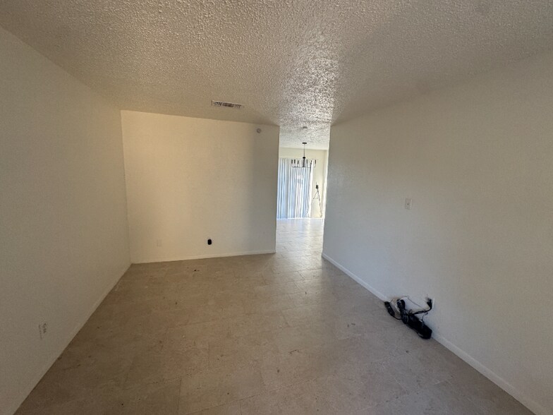 Building Photo - 913 N 19th St