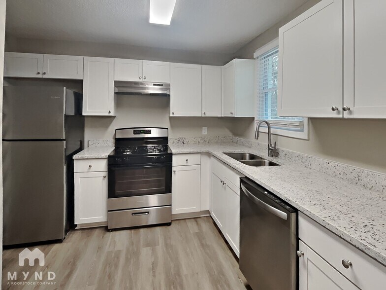 Building Photo - 406 Blair Villa Dr SE