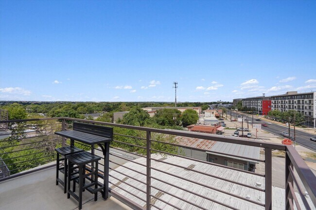 Building Photo - Luxury Burnet Road Condominium For Rent