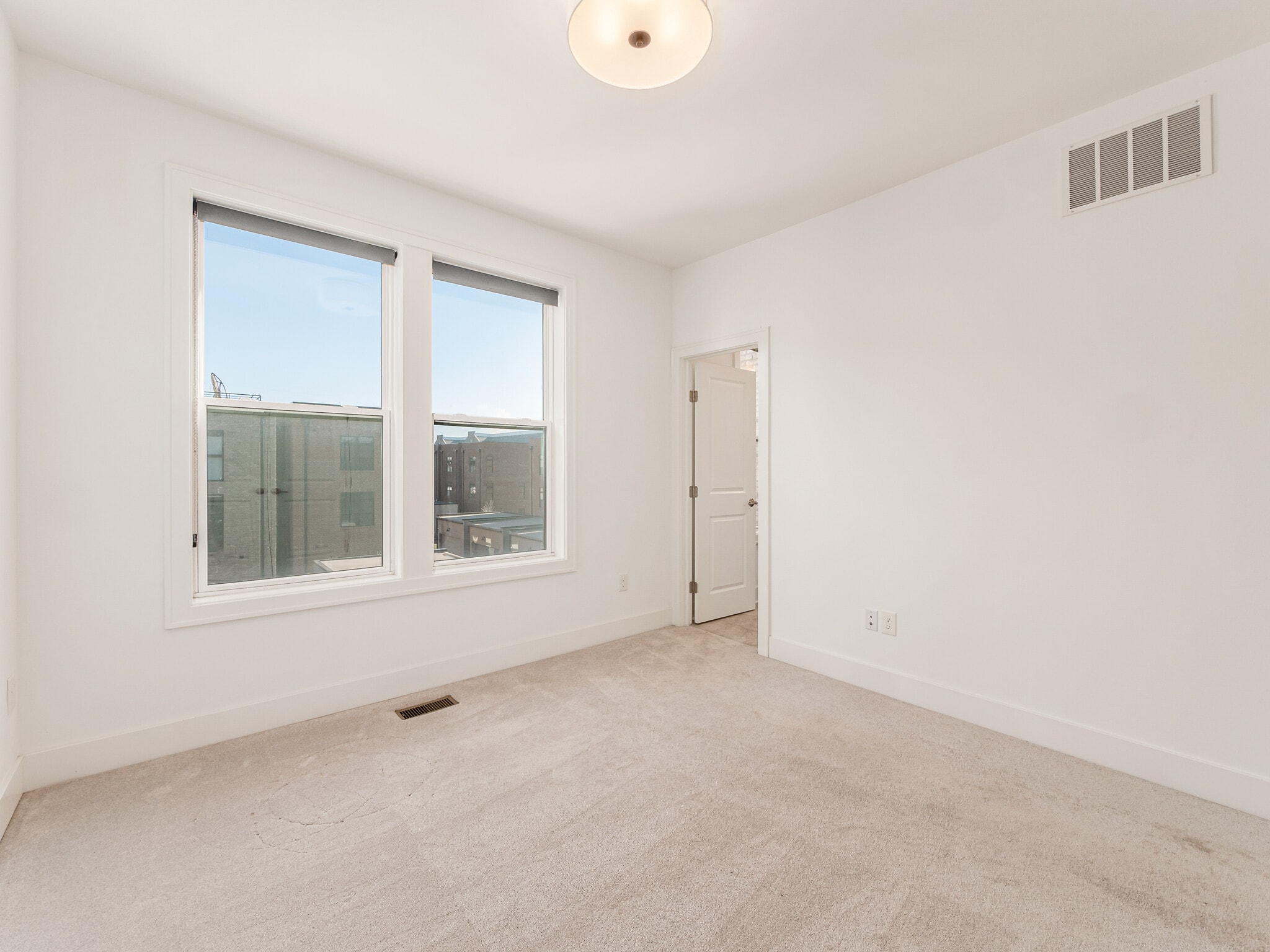 Building Photo - 766 N 6th St