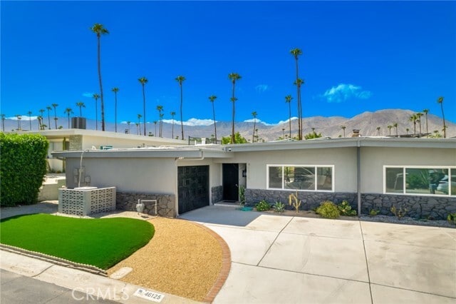 Primary Photo - 46125 Burroweed Ln