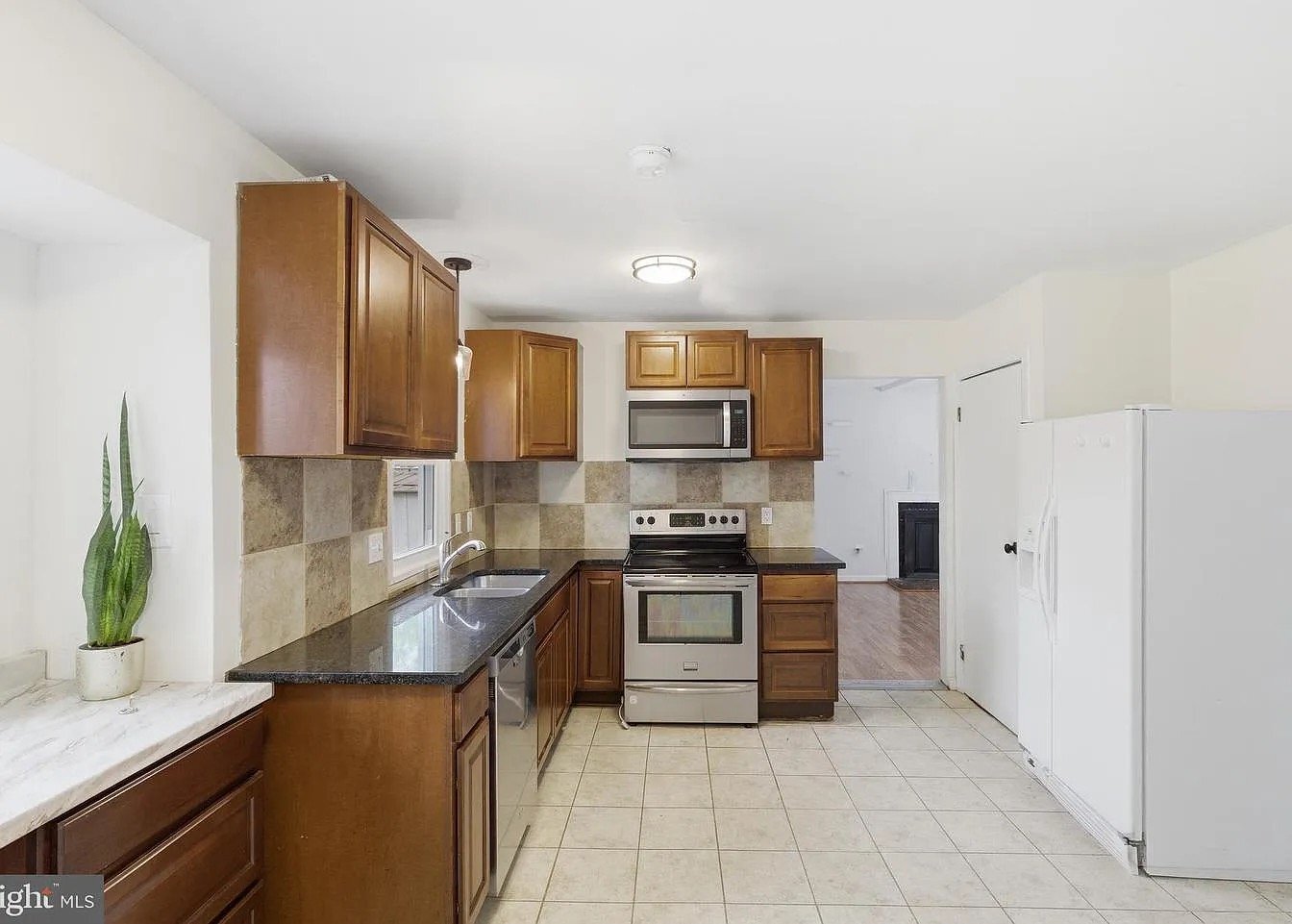 Building Photo - 1551 E Anderson Dr