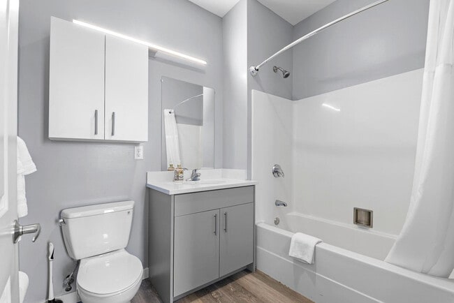 Building Photo - 95 Broadway