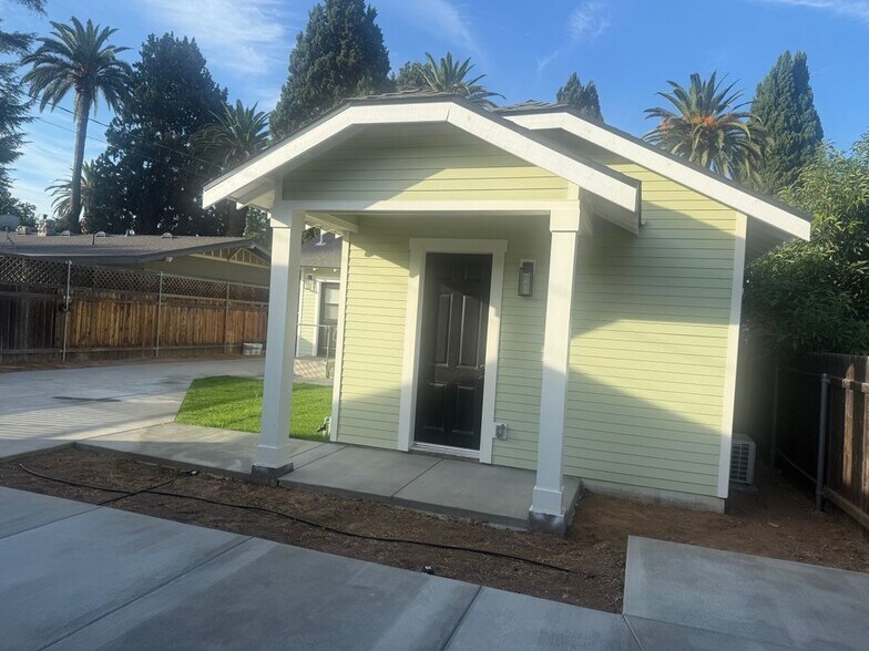 Primary Photo - 4033 Linwood Pl