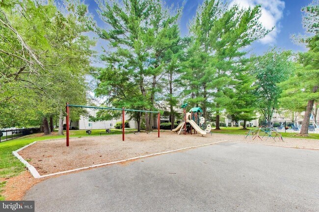 Building Photo - 13117 Wonderland Way
