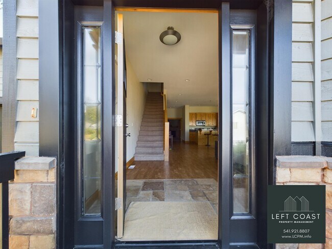 Building Photo - 798 SE 37th Ct