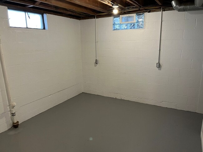 Building Photo - **BEAUTIFULLY REMODELED 3-BEDROOM/1.5 BATH HOUSE IN NORTH COLUMBUS!!**