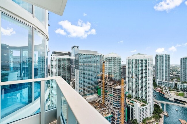 Building Photo - 200 Biscayne Blvd Way