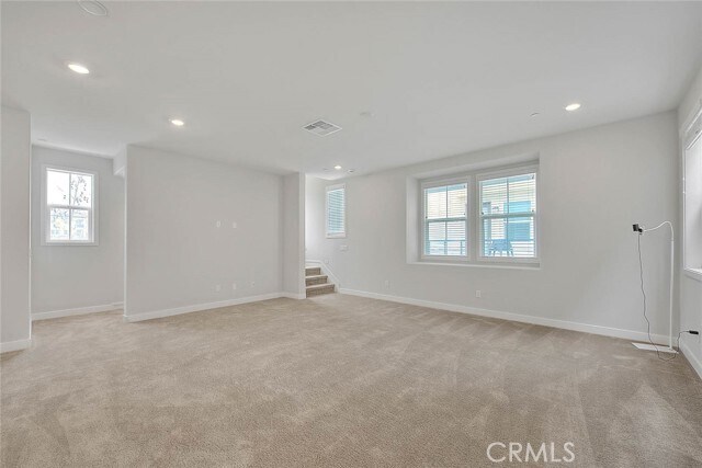 Building Photo - 6 Crown Point Dr