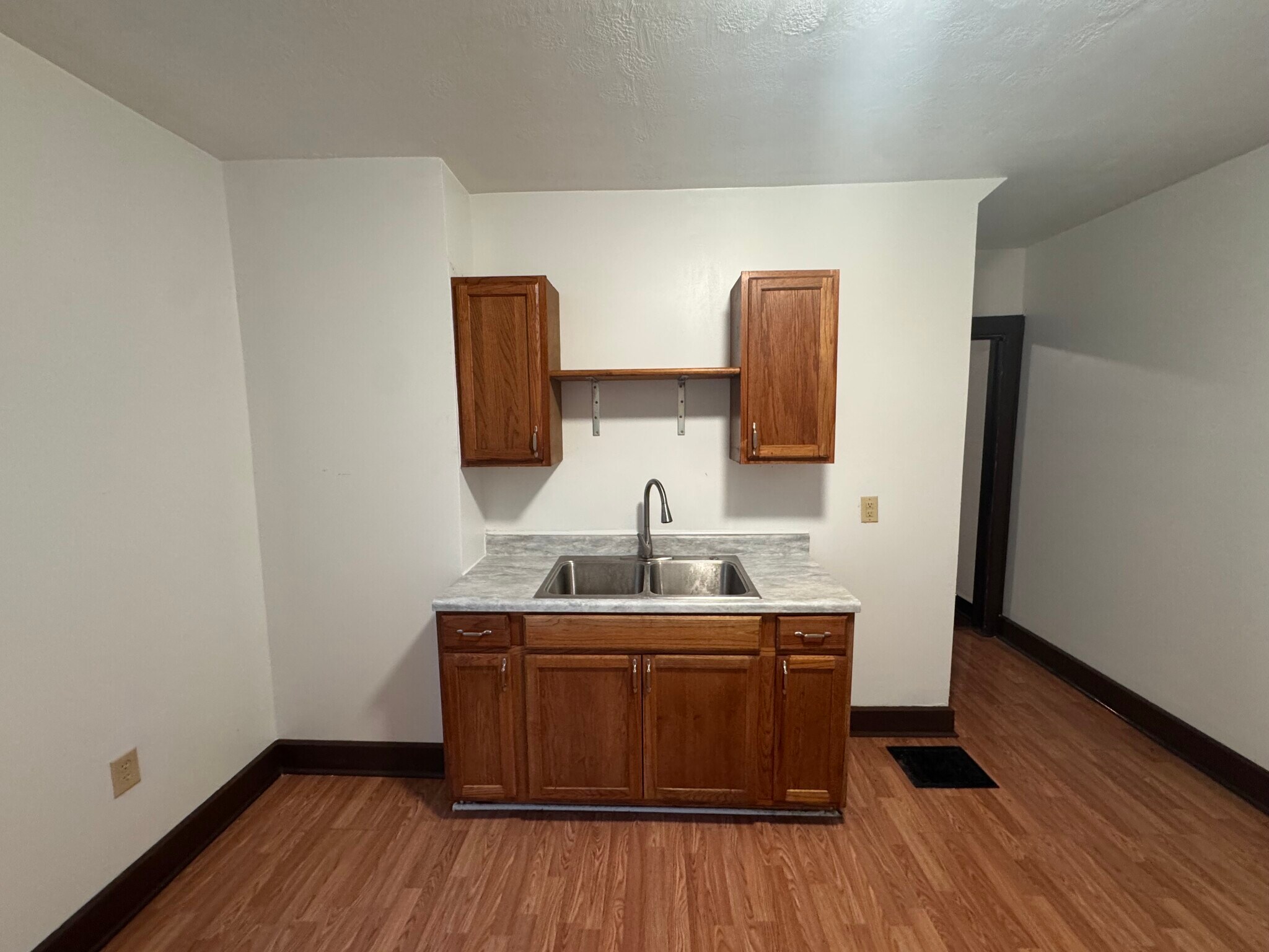 Building Photo - 1098 Miller Ave