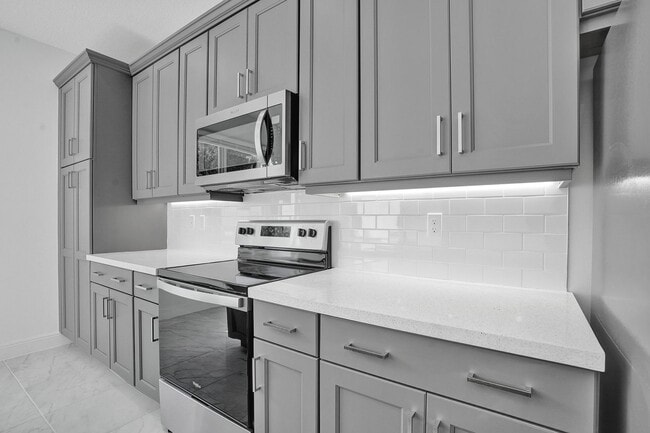 Building Photo - Gorgeous Brand New 3 Bedroom 2 Bath (2-story) Townhouse in Deerfield Beach