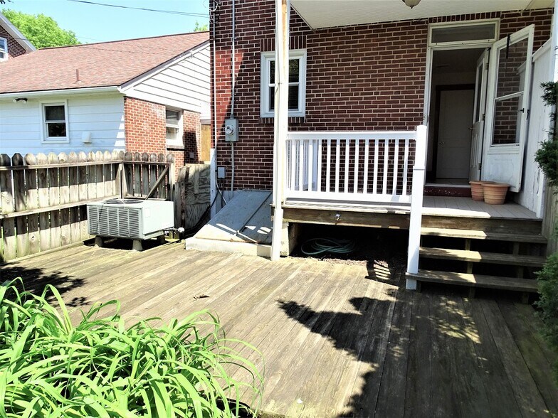 Building Photo - 43 E Pine St