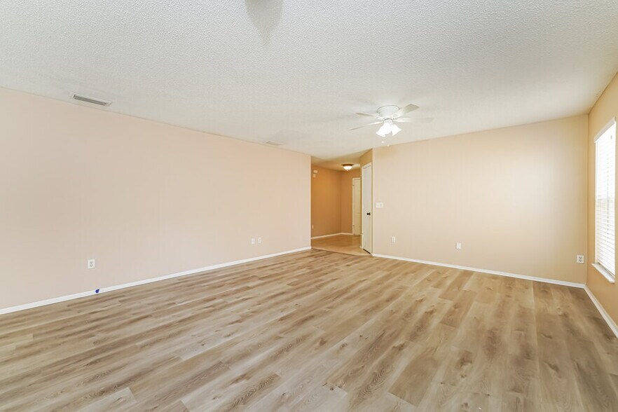 Building Photo - 3119 Holland Dr