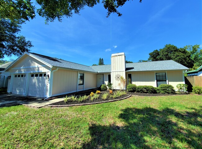 Building Photo - 1941 Spanish Oaks Dr N