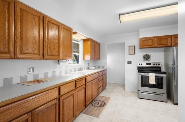 Building Photo - 603 E Columbia Ave