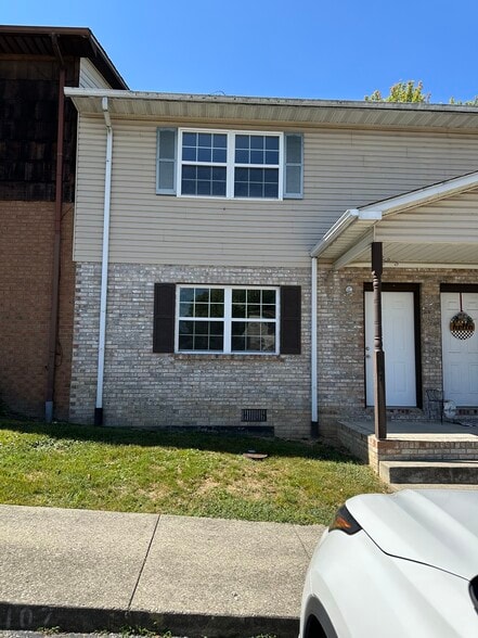 Building Photo - 107 Greenbrier Hls