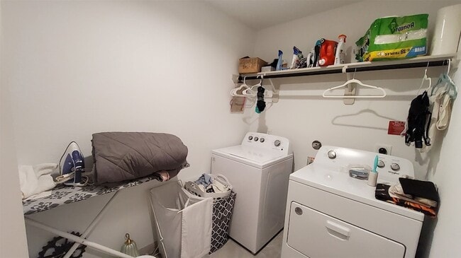 Building Photo - 4011 Itzle Is Ct