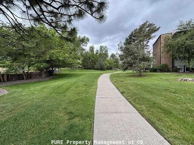Building Photo - Updated 1 bedroom/1 bath condo!!