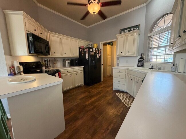 Building Photo - 1021 Kirby Ave