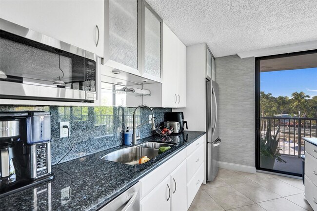 Building Photo - 1301 River Reach Dr