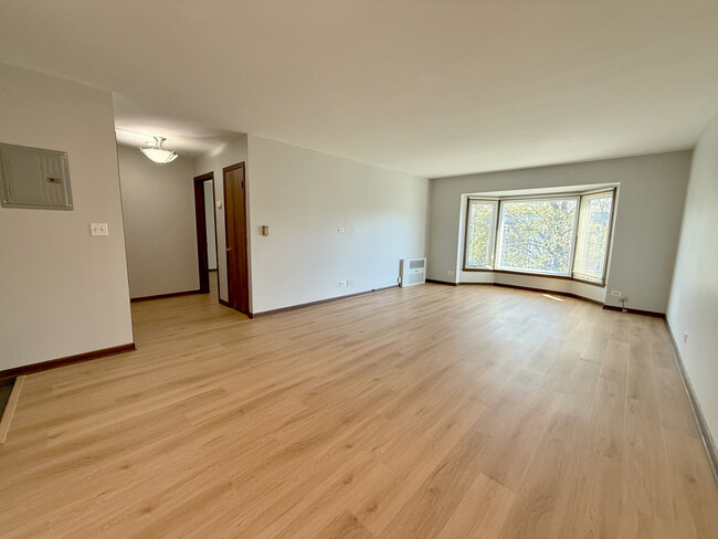Building Photo - 600 Thames Pky