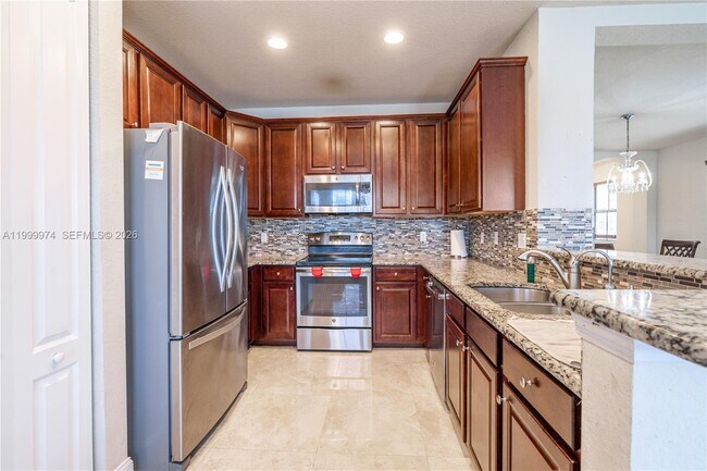 Building Photo - 8435 Lakeview Trail