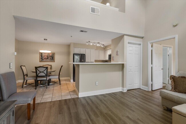 Building Photo - 2801 Chancellorsville Dr