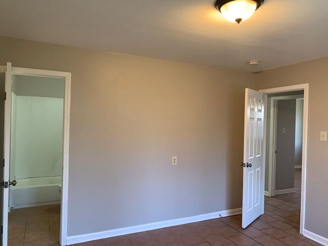 Building Photo - 8710 Dinkins St