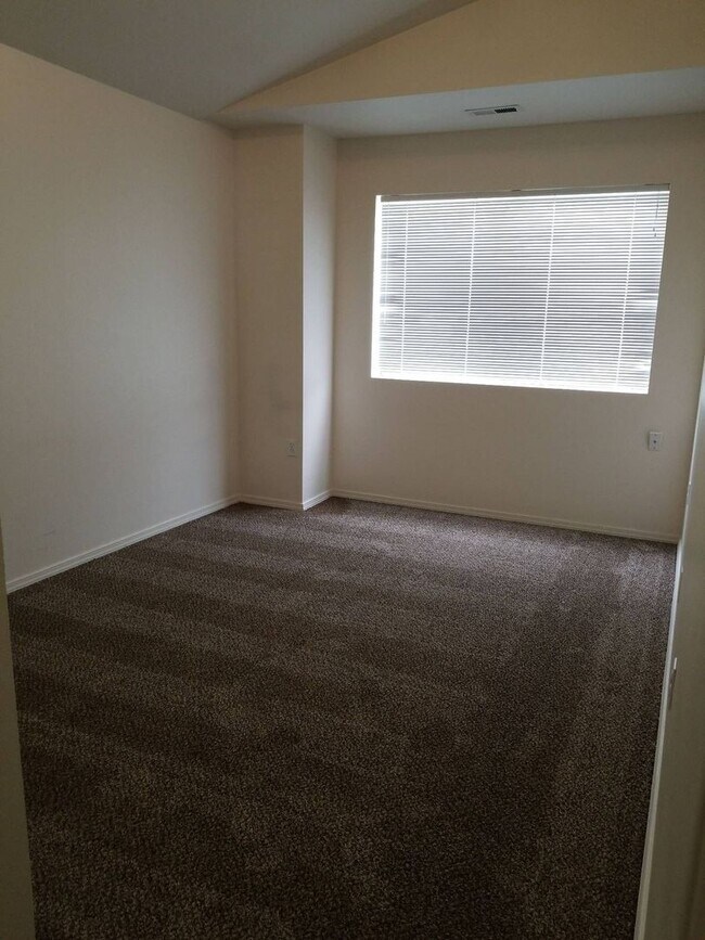 Building Photo - 1706/1708peni