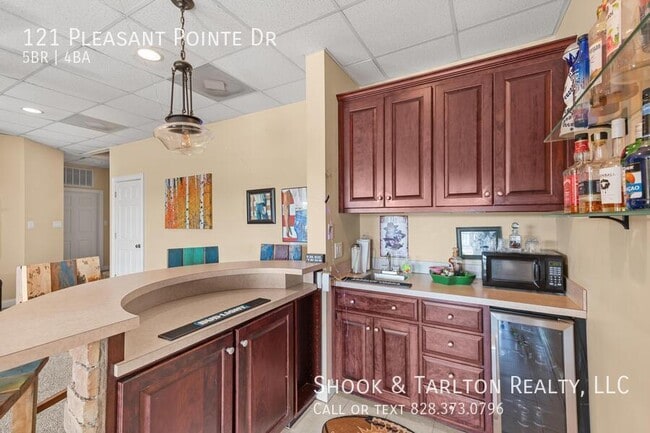 Building Photo - 121 Pleasant Point Dr