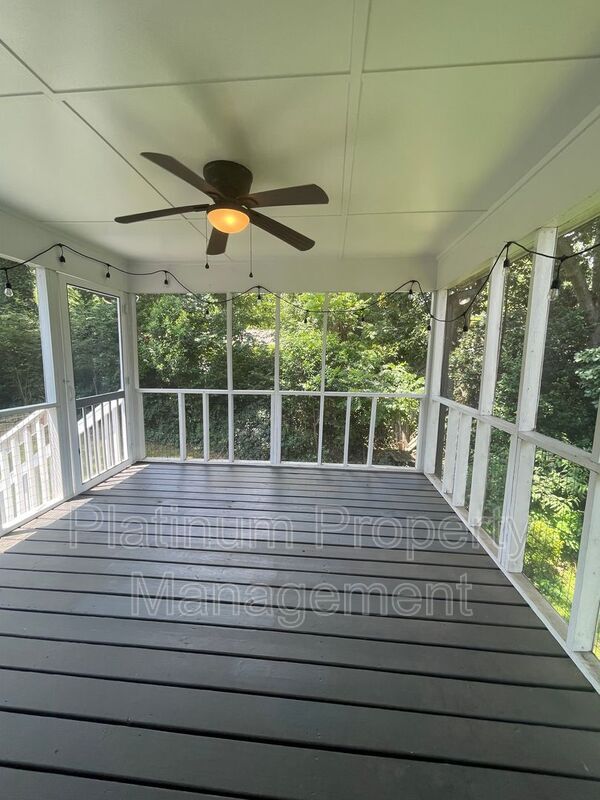 Building Photo - 10500 Worthington Hills Manor