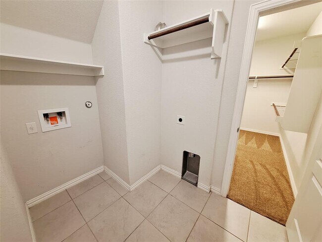 Building Photo - 5900 Bucine Cv